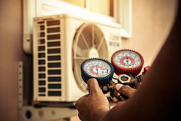 Professional Hvac technician working in Gustine, TX